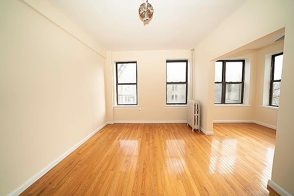 1st image of 2415 28th St APT 3B