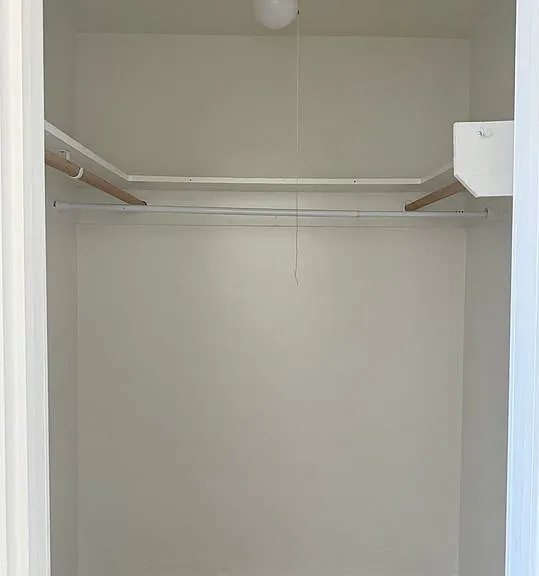 410 E San Joaquin Ave — Photo 9