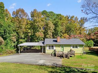 395 Walker St, Columbus, NC 28722