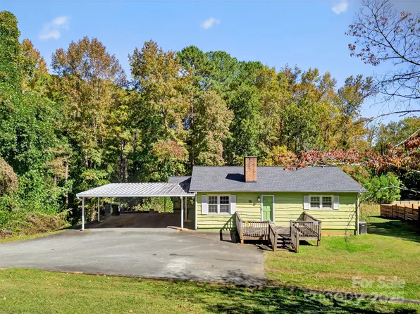 395 Walker St, Columbus, NC 28722