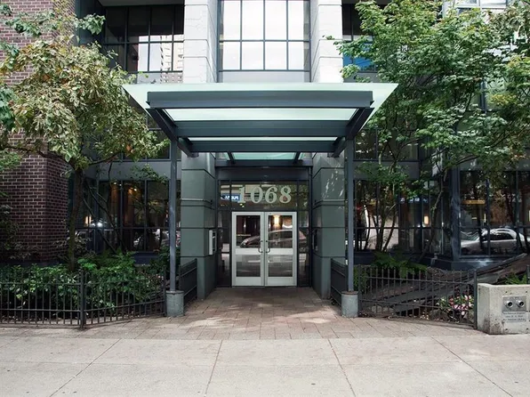 1068 Hornby St #1201, Vancouver, BC V6Z 2Y7