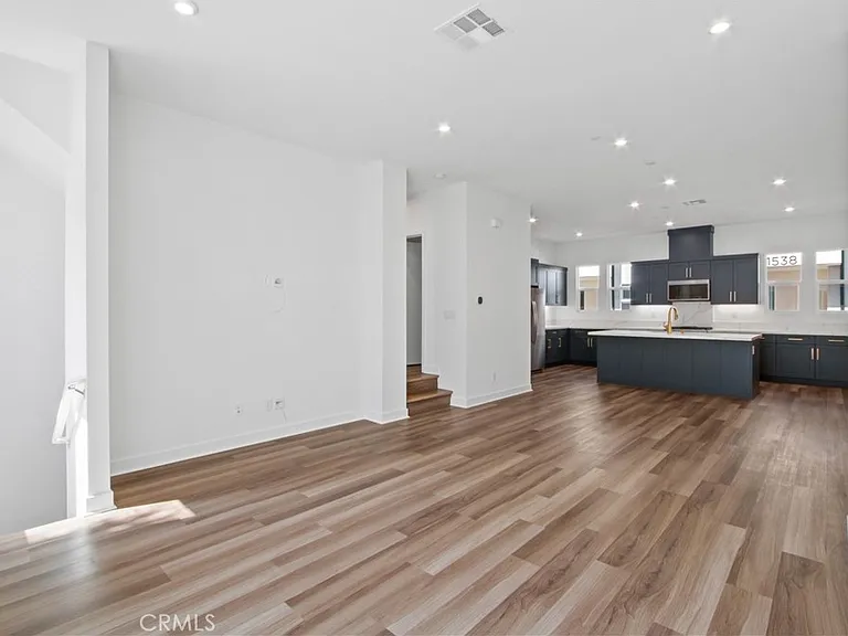 1410 W Bushell St — Photo 4
