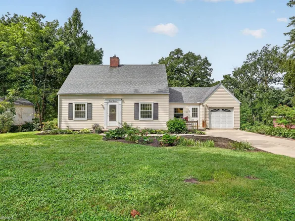 1613 Cherry Ln, Cedar Falls, IA 50613