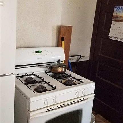 4th image of 4005 Archwood Ave