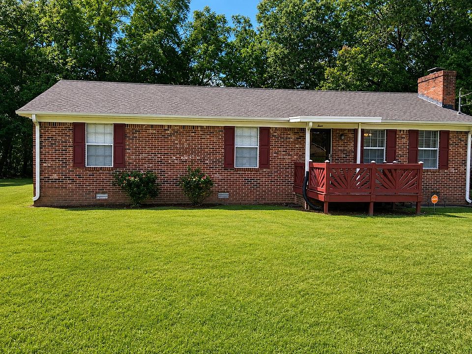 1st image of 3 Holly Hill Dr