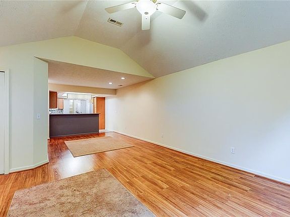 5th image of 3978 Villas Dr