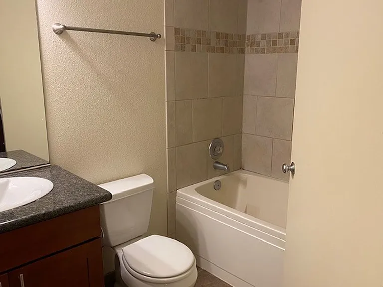 6th Ave Apartments — Photo 36