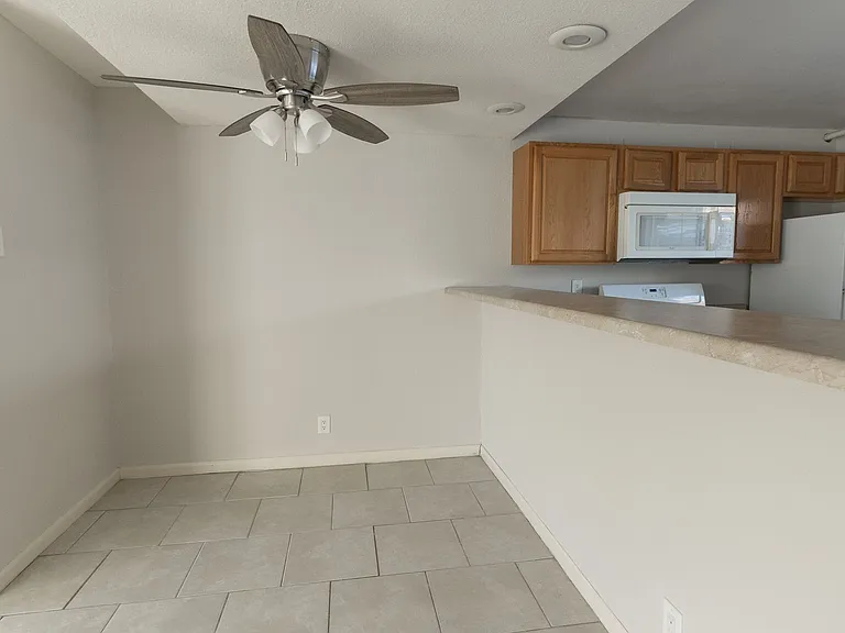 1718 E Broadway — Photo 17