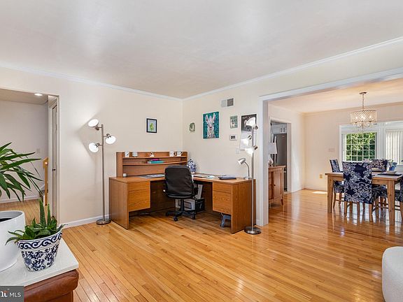 5th image of 82 Gard Ct