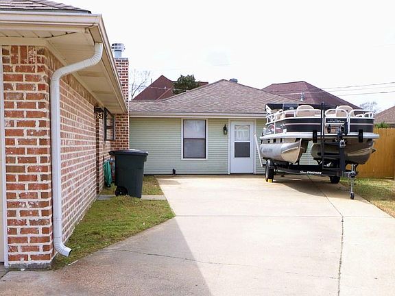 3rd image of 513 Melissa Ct