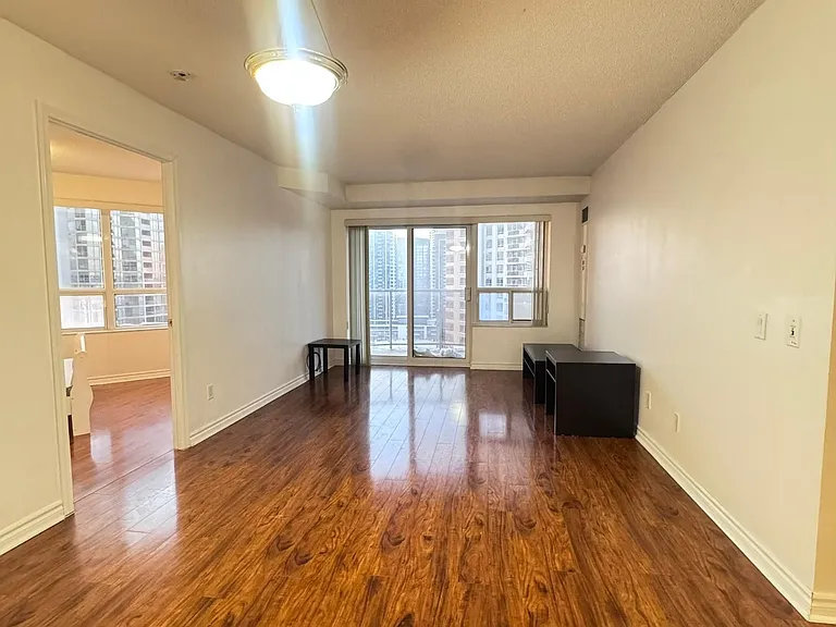 25 Kingsbridge Garden Cir #2021 — Photo 2