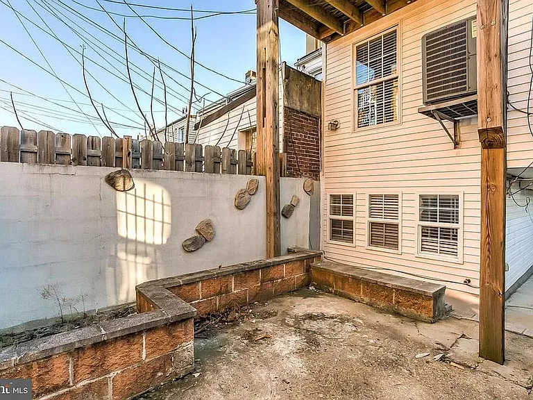 2604 Hudson St — Photo 17