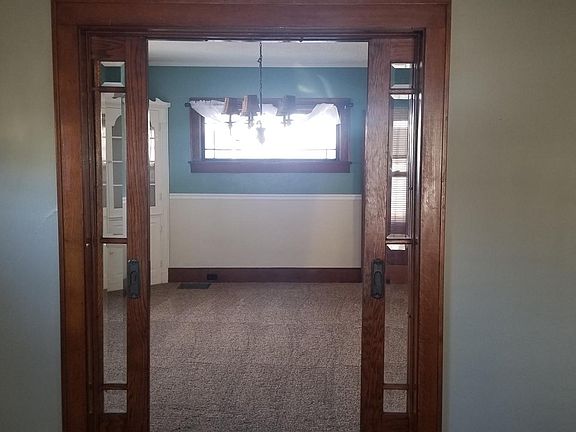 5th image of 31 Willard Ave NE