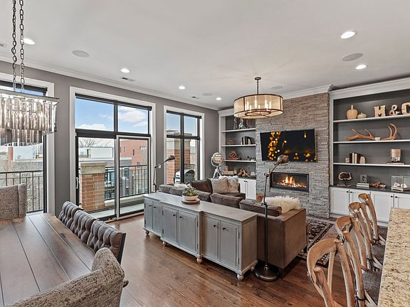 3rd image of 4835 N Damen Ave