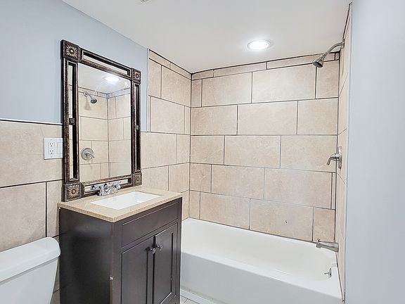 3rd image of 2825 N Francisco Ave
