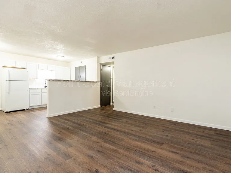 750 W Dayton Ave #204 — Photo 2