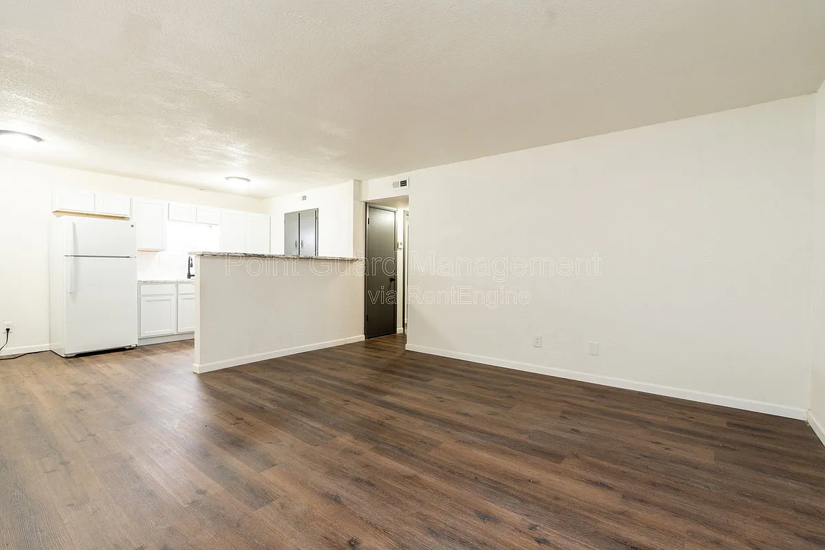 Building Photo - 750 W Dayton Ave #204