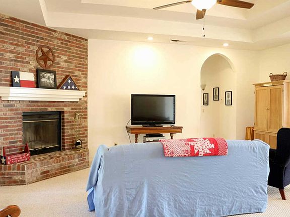 5th image of 1012 W Hemlock Ave