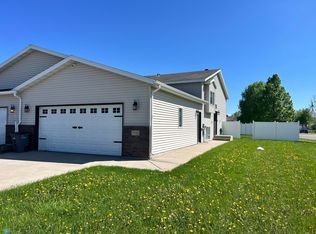3382 10th St S, Moorhead, MN 56560