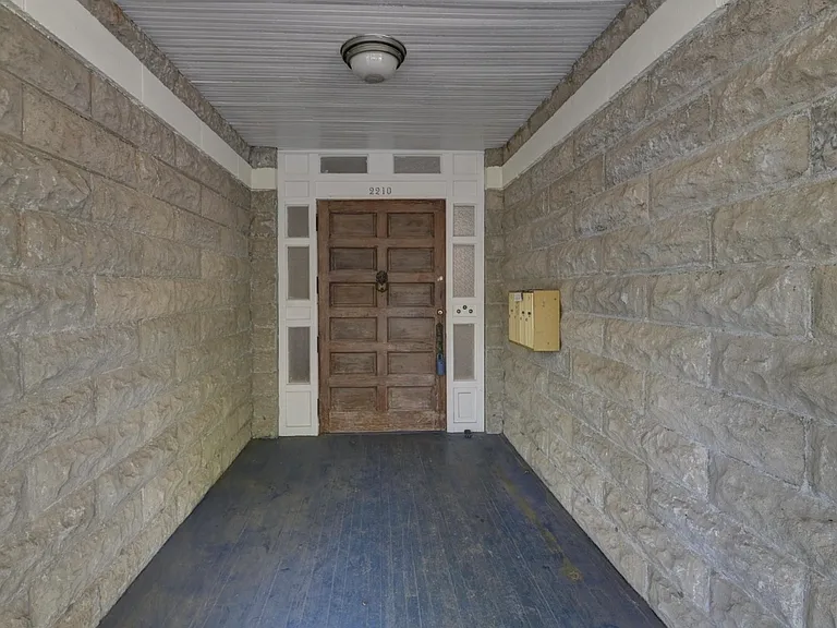 2210 Lincoln St #B — Photo 6