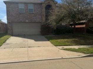 801 Lark Dr, Aubrey, TX 76227