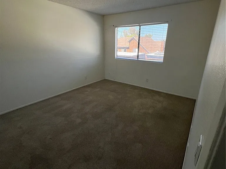 1435 Westmont Dr — Photo 16