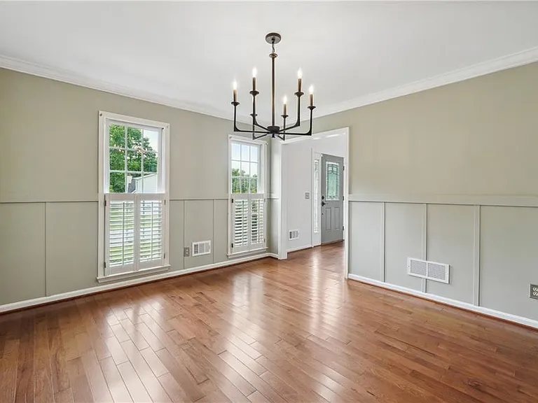 2565 Chestea Dr NE — Photo 2