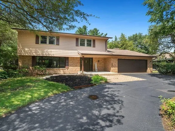 1020 Brae Burn Ln, Rockford, IL 61107