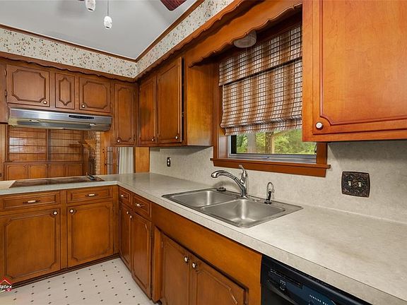 2nd image of 3136 Pines Rd