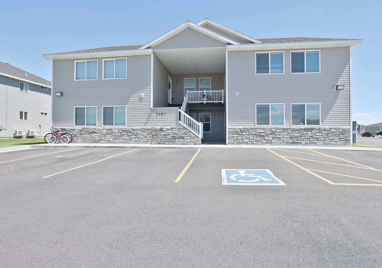 G3581RO — Photo 1