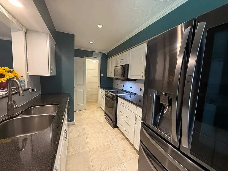 5514 Beverlyhill St — Photo 3