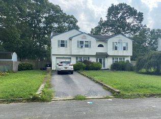 162 Harrisburg St, Bay Shore, NY 11706