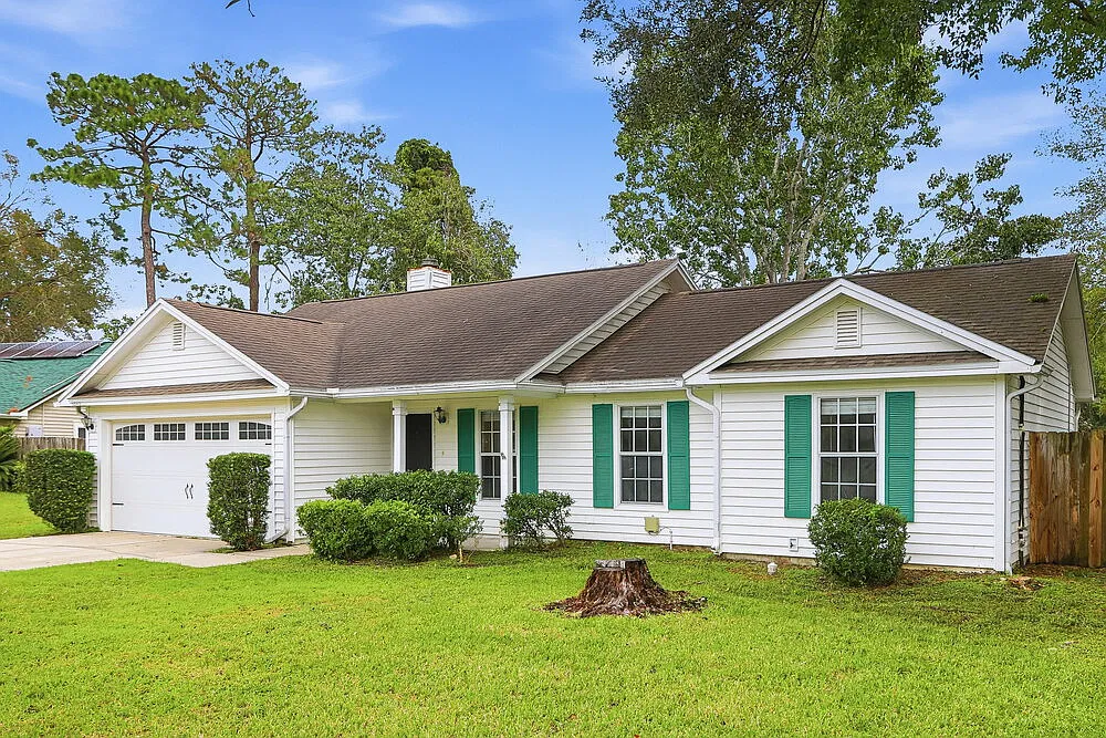 3 bed, 2.0 bath, 1358 sqft, $1,995 — Photo 3