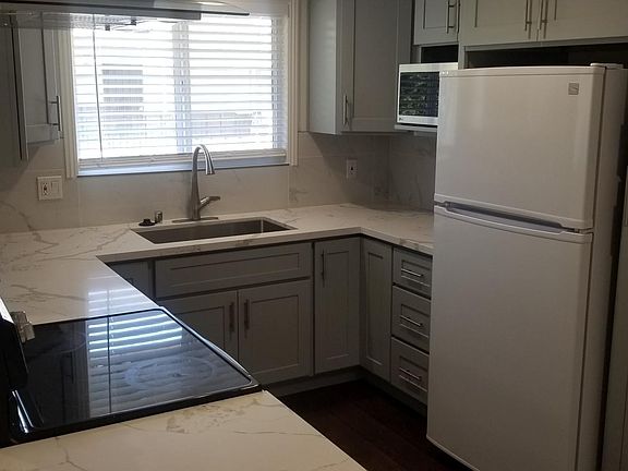 4th image of 5638 Hoffman Ct APT 4