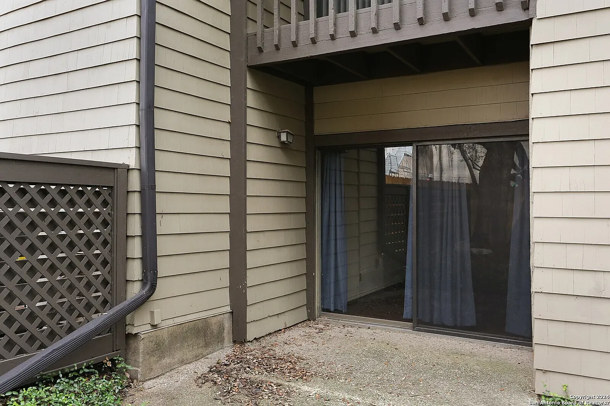 Building Photo - 11815 Vance Jackson Rd #1-2404
