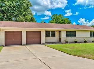 5300 Main Ave, Groves, TX 77619