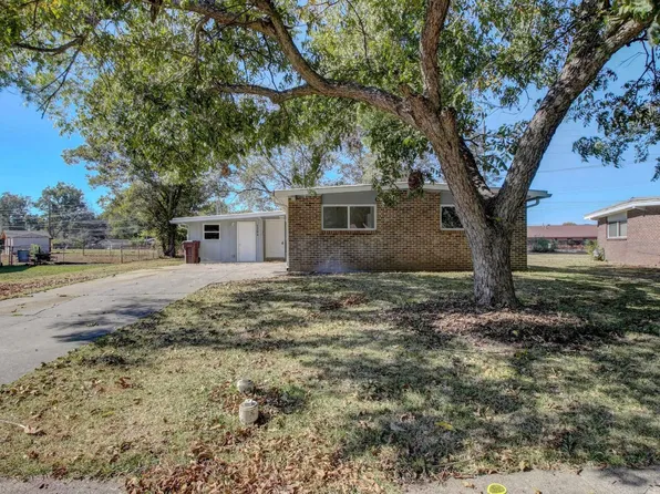 1204 Bloomfield Dr, Pine Bluff, AR 71601