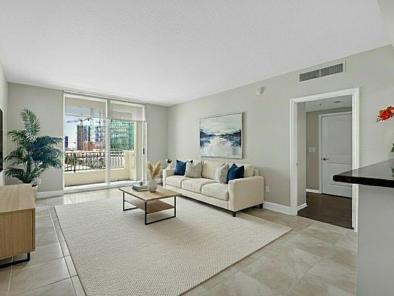 3rd image of 403 S Sapodilla Avenue #511