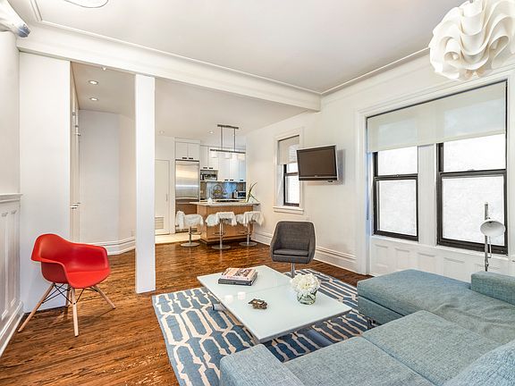 3rd image of 126 W 11th St APT 32