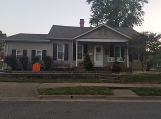 352 W Adams St, Nashville, IL 62263