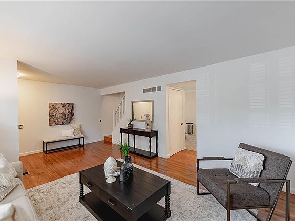 5th image of 10447 Willowdale Dr