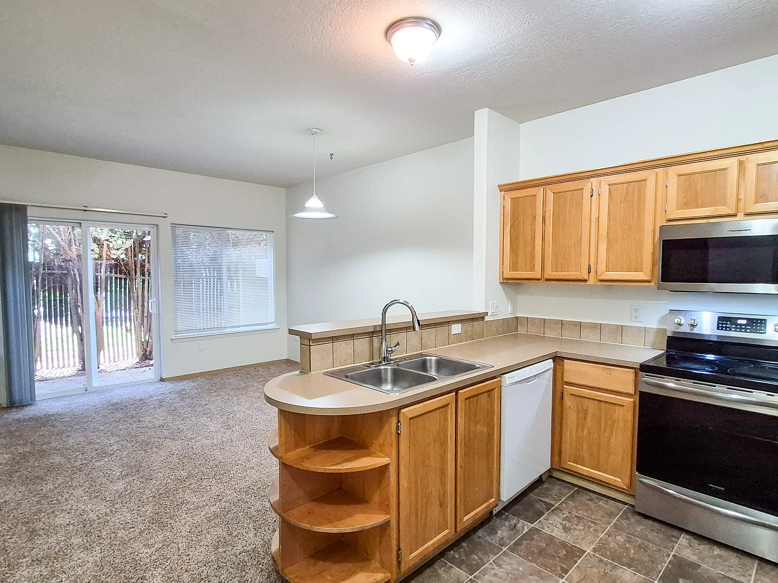 2 bed, 2.5 bath, 1150 sqft, $1,595 — Photo 4