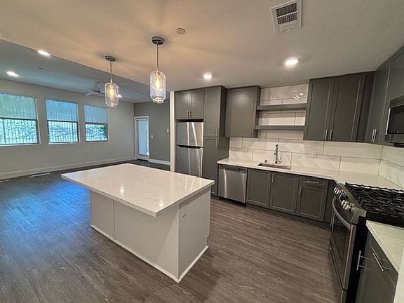 2nd image of 8115 Via Alta #200-102