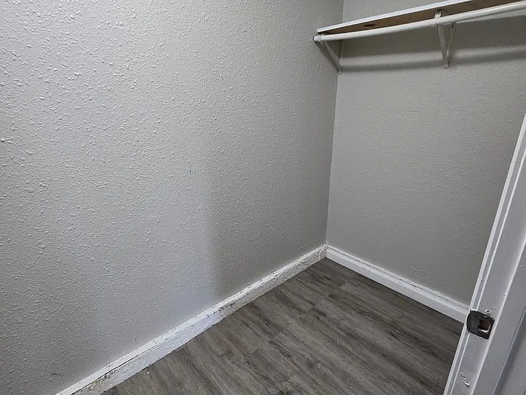 1140 Saint Rose Ln — Photo 8