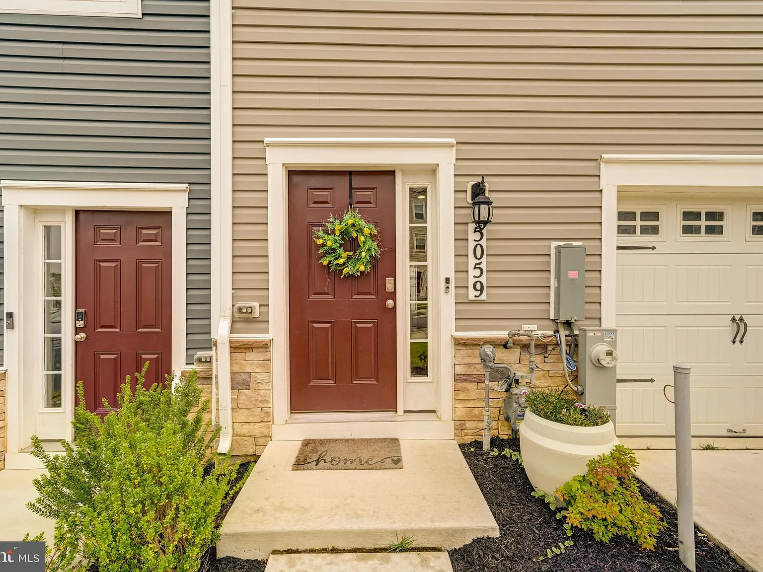 3 bed, 3.5 bath, 1969 sqft, $3,250 — Photo 2