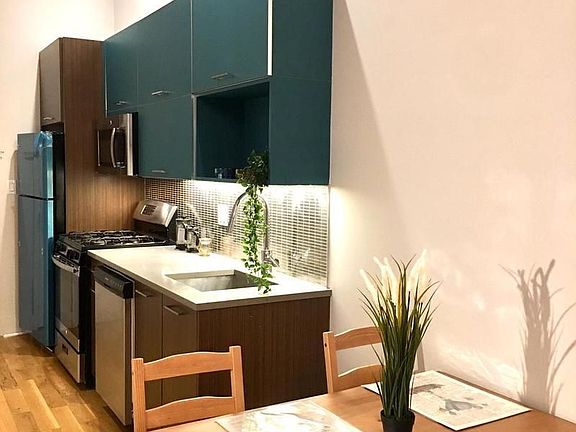 3rd image of 374 Kosciuszko St #5A