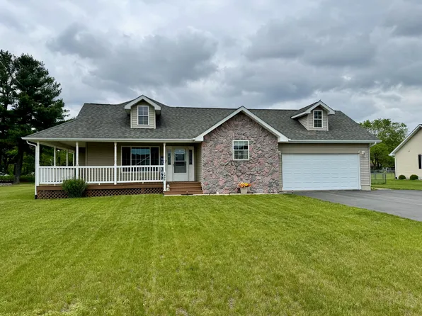 1403 Short Dr, Knox, IN 46534