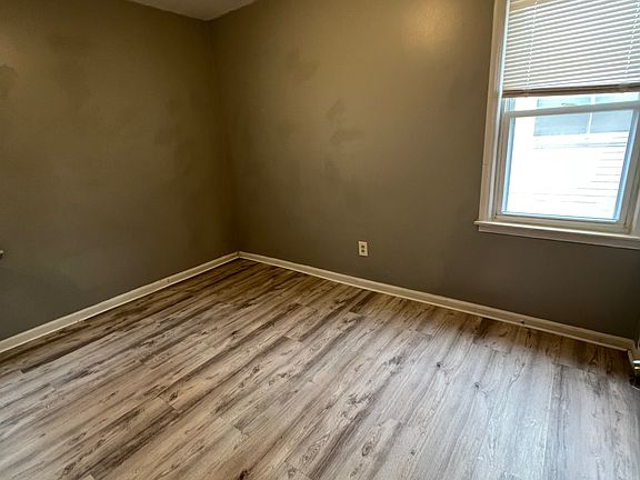 4th image of 13931 Knox Ave