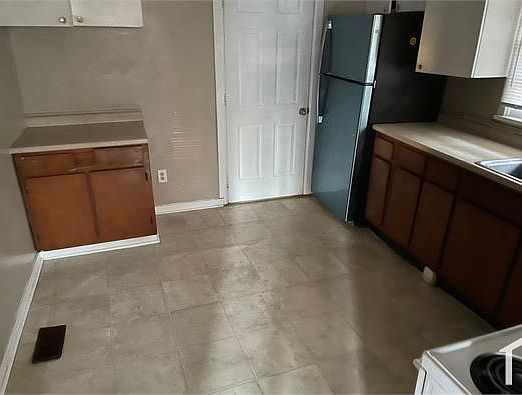 5th image of 216 W Campanella Dr