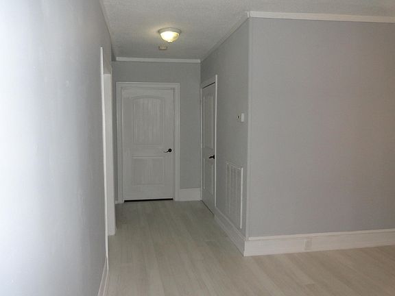 4th image of 718 NE Watauga Ave